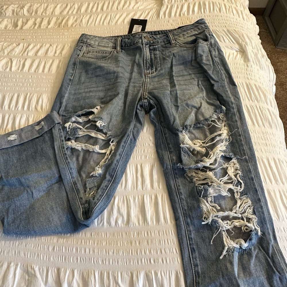 Fashion Nova Jeans. (“Size 5”)